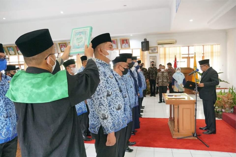 Bupati Lantik 18 Pejabat Baru di Lingkup Pemkab Tanah Datar