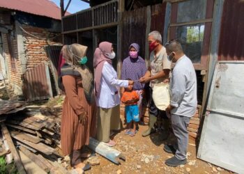 Pasutri Hidup Tidak Layak di Padang, Andre Rosiade Kirimkan Bantuan