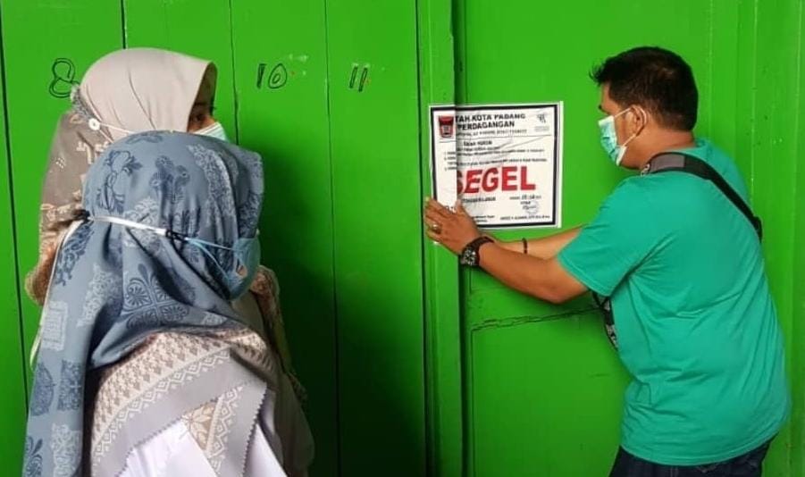Disdag Padang Segel 7 Toko Karena Menunggak Bayar Retribusi