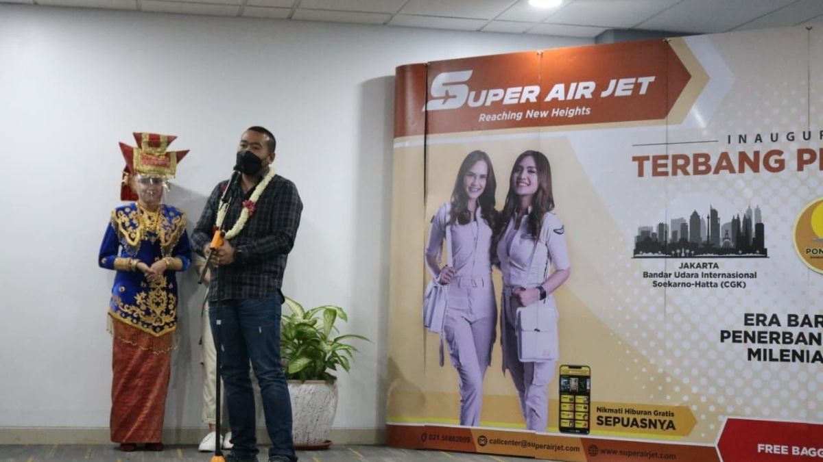 Langgam.id- Ikut Terbang Perdana, Wagub Sumbar Audy Kru Super Air Jet Ramah Milenial