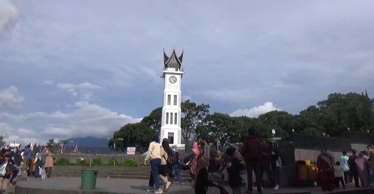 Wali Kota Bukittinggi, Erman Safar mengeluarkan Surat Edaran Nomor 400/1140 /Kesra/XII-2023 tentang Pergantian Tahun Baru Masehi di