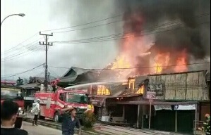 Sejumlah Ruko Terbakar, Jalur Padang-Solok Ditutup Sementara