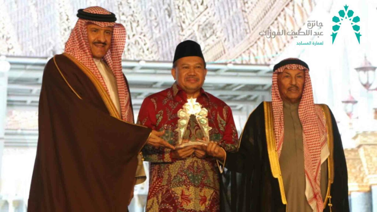 Langgam.id- Masjid Raya Sumbar raih penghargaan arsitektur terbaik di dunia lewat Penghargaan Abdullatif Al Fozan untuk Arsitektur Masjid