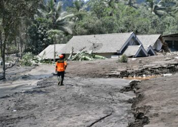 Tim gabungan mencari korban erupsi Semeru, Jawa Timur. Foto: Info Publik