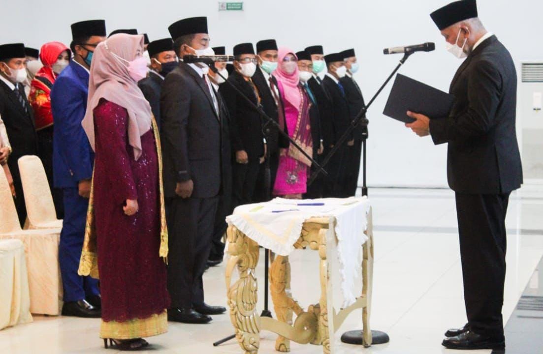 Lantik 161 Kepala Sekolah, Gubernur Ingatkan Soal Ketertinggalan Pendidikan di Sumbar