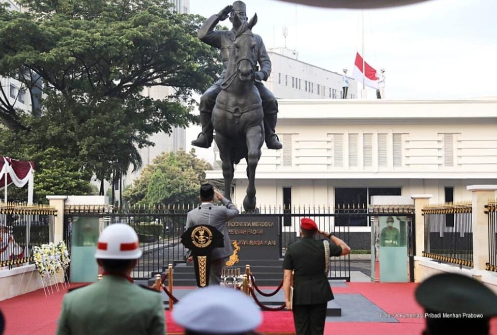 Prabowo Bacakan Amanat Presiden Jokowi Saat Pimpin Upacara Hari Bela Negara