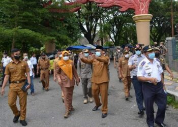 Wali Kota Padang Hendri Septa berkunjung ke Tugu Gempa (Foto: Prokopim Pemko Padang)