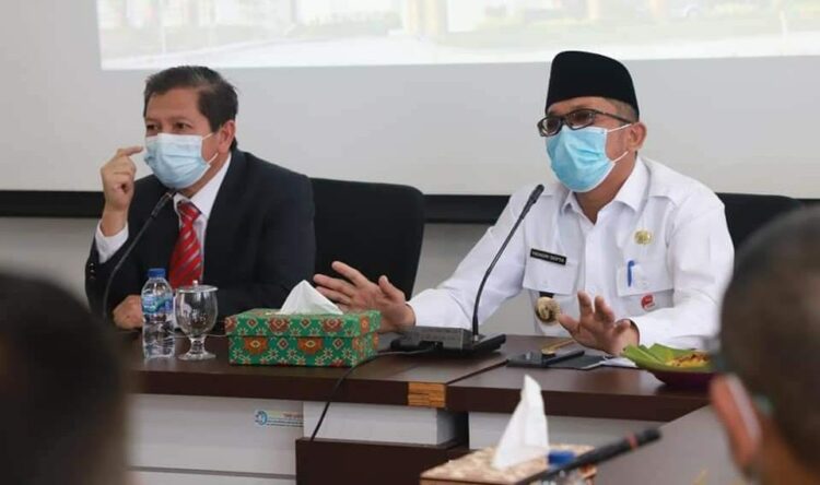 Wali Kota Padang Hendri Septa dan Rektor ISI Padang Panjang Novesar Jamarun (Foto: Prokopim Pemko Padang)