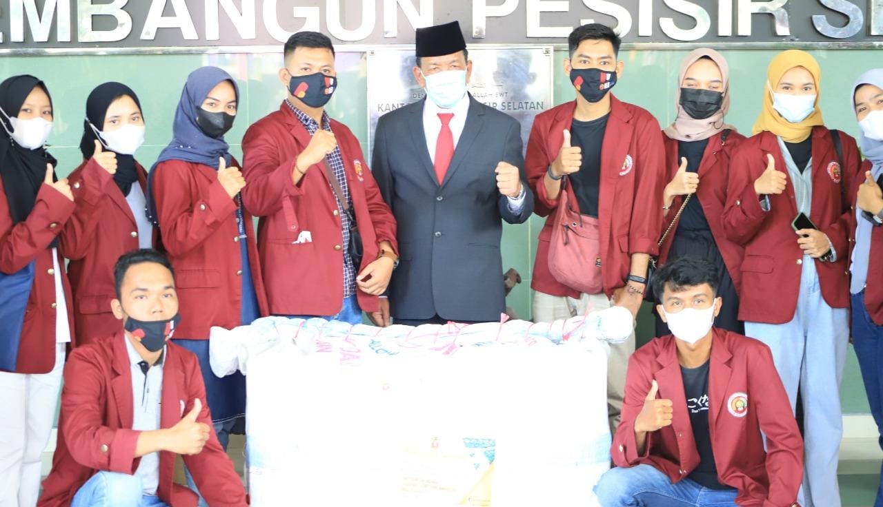 Pemkab Pessel Terima Bantuan Rp. 50 Juta dari Unes Padang untuk Korban Banjir