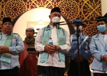 Peluncuran air mineral berlogo Masjid Raya Sumbar usai Subuh Mubarokah, Minggu (30/1/2022). [Dinas Kominfotik Sumbar]