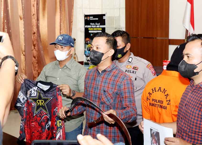 Berita Bukittinggi - berita Sumbar terbaru dan terkini hari ini: Montir itu membacok warga pakai celurit karena tak terima ditegur.