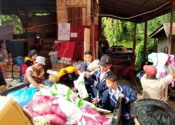 Berita Gempa Pasaman Barat terbaru dan terkini hari ini: OSIS dan Alumni SMPN 1 Sungai Beremas bantu korban gempa Pasaman Barat.