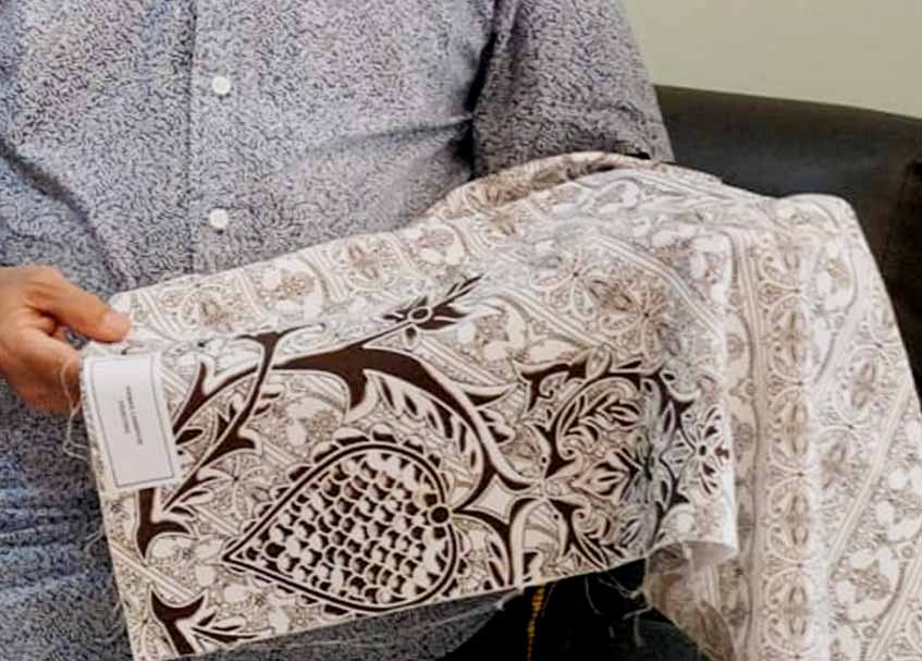 Berita Tanah Datar - berita Sumbar terbaru dan terkini hari ini: Kini, di Tanah Datar sudah ada batik dari ampas kopi, karya putra daerah.