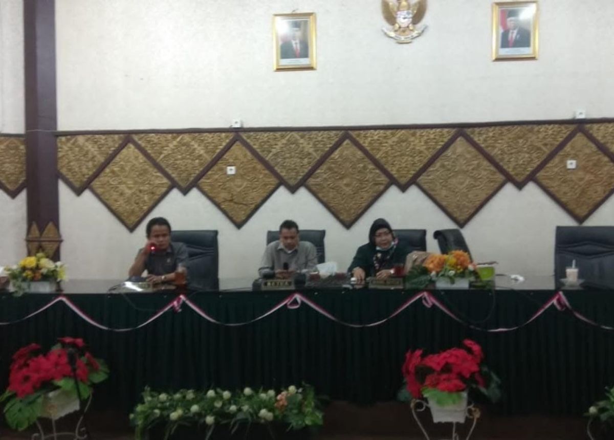 Berita Padang - berita Sumbar terbaru dan terkini hari ini: Pedagang Pasar Raya Padang meminta pemko memberikan pemutihan tagihan retribusi