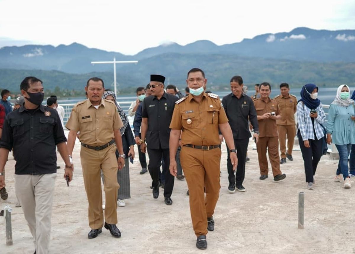 Berita Kabupaten Solok - berita Sumbar terbaru dan terkini hari ini: Pemkab Solok menghentikan kegiatan reklamasi di Danau Singkarak. 