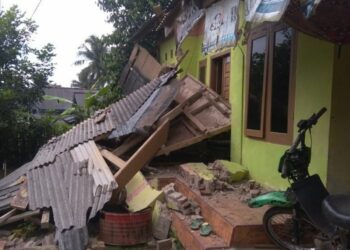 Berita gempa Banten terbaru: Gempa bumi berkekuatan M 6.6 di Kabupaten Pandeglang, Provinsi Banten, kemarin merusak ratusan unit rumah.