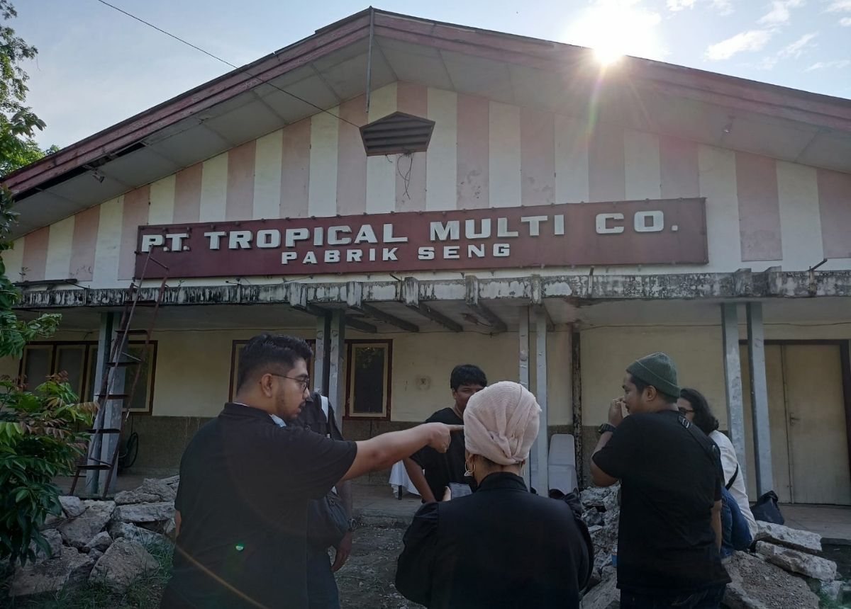 Berita Padang – berita Sumbar terbaru dan terkini hari ini: Fabriek Bloc atau bisa pula disingkat FB (baca: efbi) merupakan lokasi pertama di pulau Sumatra sekaligus yang keempat setelah sebelumnya hadir M Bloc Space (Blok M), Pos Bloc Jakarta (Pasar Baru), dan JNM Bloc (Yogyakarta).