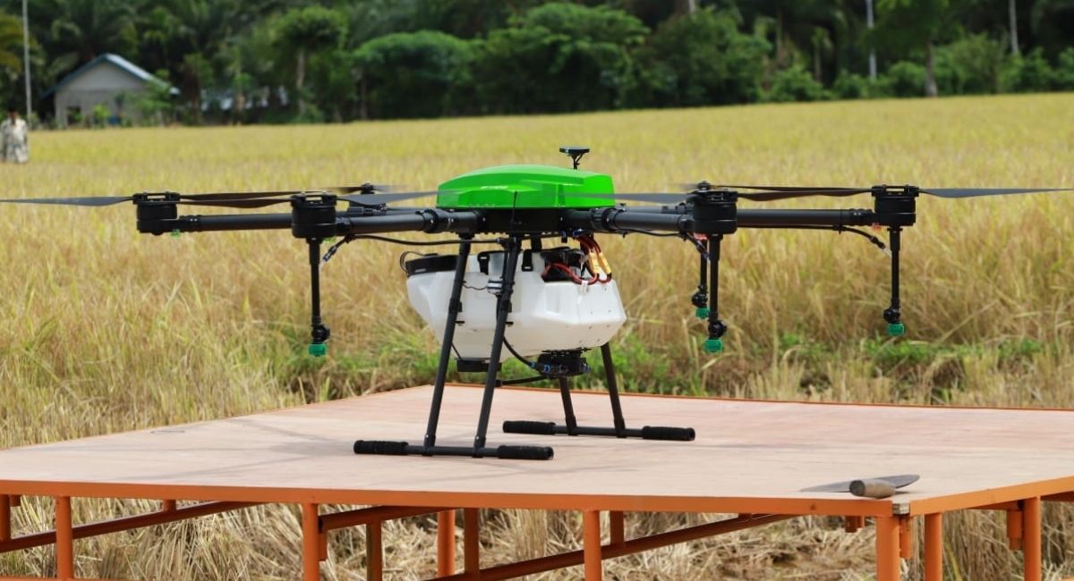 Penyemprotan Pupuk Pertanian di Pesisir Selatan Bakal Gunakan Drone
