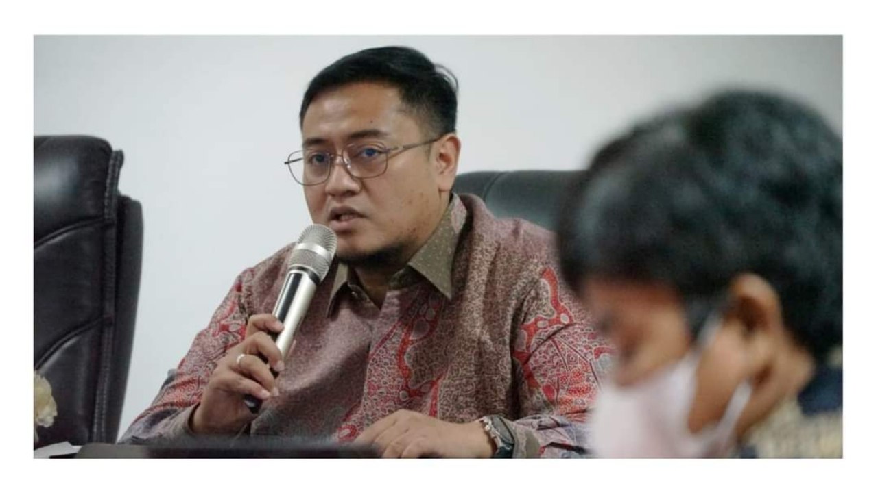 Pemkab Tanah Datar melakukan kerja sama dengan Fakultas Teknik Pertanian Unand untu program layanan bajak sawah gratis untuk petani.