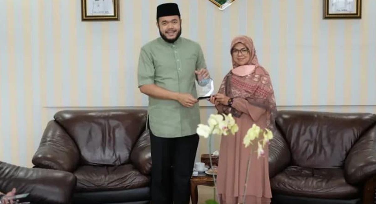 Kisah Guru SD di Padang Panjang Raih Dua Penghargaan Sekaligus