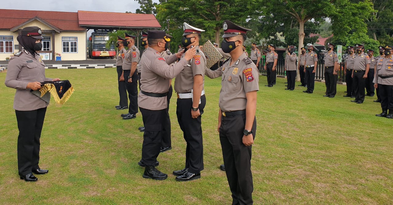 48 Personel Polres Sijunjung Dapat Kenaikan Pangkat