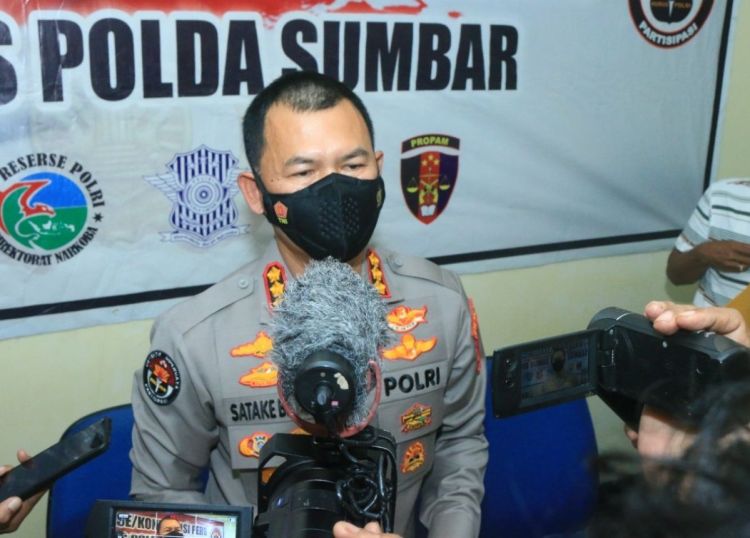 Berita Padang - berita Sumbar terbaru dan terkini hari ini: Pekerja 'salon esek-esek' itu kini telah dibawa ke PSKW Andam Dewi.