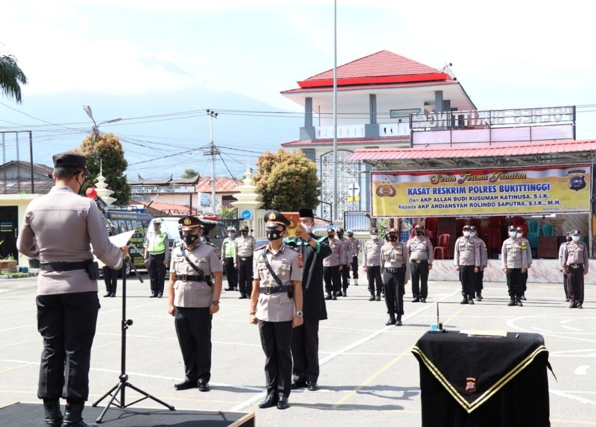 Jabatan Kasat Reskrim Polres Bukitinggi secara resmi berganti. Prosesi serah terima jabatan (sertijab) berlangsung di Polres Bukittinggi