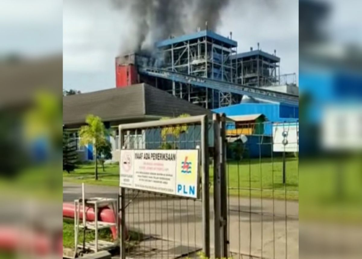 Pembangkit Listrik Tenaga Uap (PLTU) Teluk Sirih, di Kecamatan Bungus Teluk Kabung, Kota Padang terbakar, Sabtu (8/1/2022) pagi.