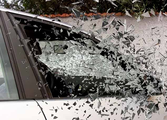 Berita Padang - berita Sumbar terbaru hari ini: Kecelakaan beruntun terjadi di jalan By Pass tepatnya di simpang Sungai Sapih, Kecamatan Kuranji, Kota Padang, Kamis (13/1/2022). Diduga karena satu kendaraan melakukan rem mendadak.