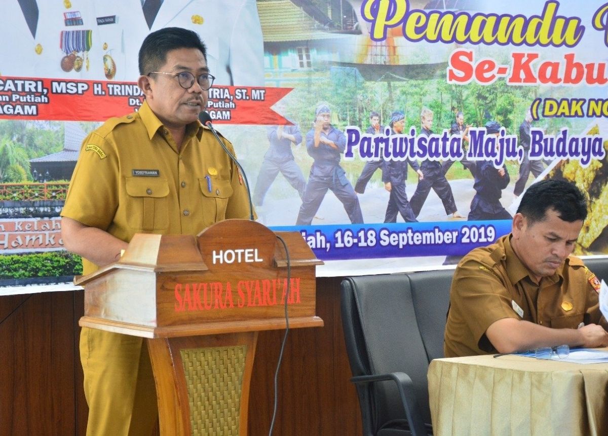 Wali Kota Padang Hendri Septa melantik sembilan pejabat eselon II Pemko Padang. Salah satu di antara mereka merupakan pejabat Yosefriawan.