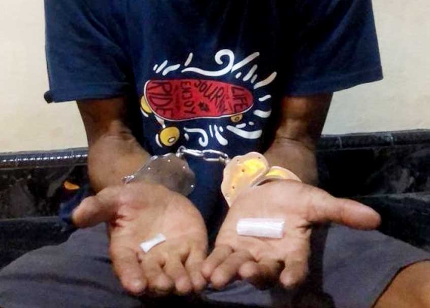 Berita Pessel - berita Sumbar terbaru dan terkini hari ini: Petani itu kedapatan miliki dua paket kecil Sabu yang dibungkus plastik bening.