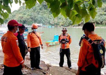 Berita Pasaman Barat - berita Sumbar terbaru dan terkini hari ini: Aznilam, nelayan di Air Bangis dilaporkan hilang sejak Rabu (19/1/2022).