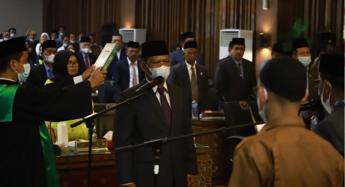 Asril Dt Putih Dikukuhkan Sebagai PAW Dalam Paripurna DPRD Pessel