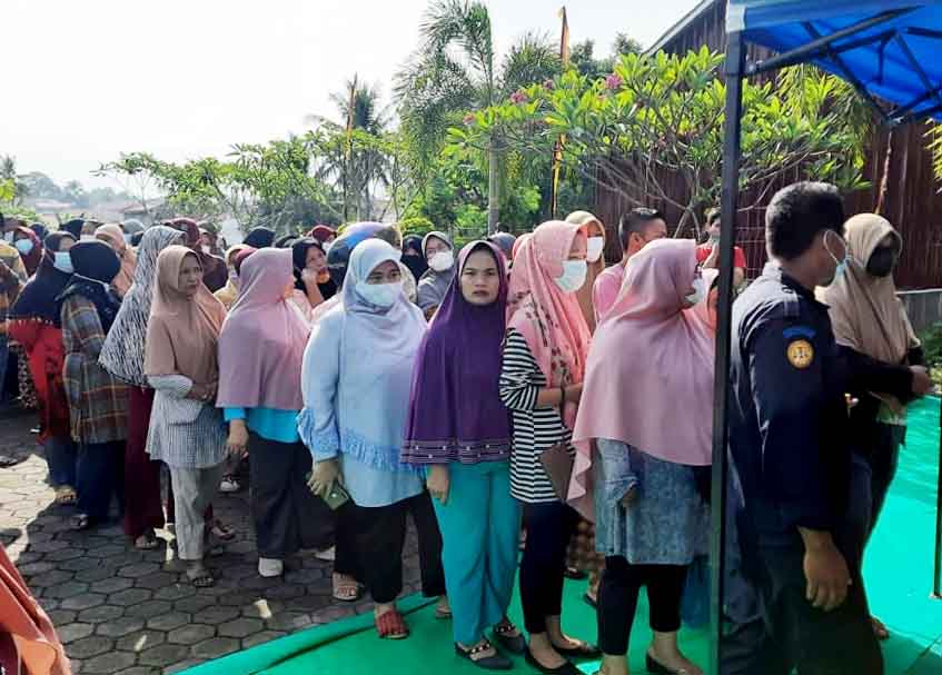 Berita Padang - berita Sumbar terbaru dan terkini hari ini: Pasar Murah itu menjual minyak goreng dengan harga Rp14 ribu per liter.