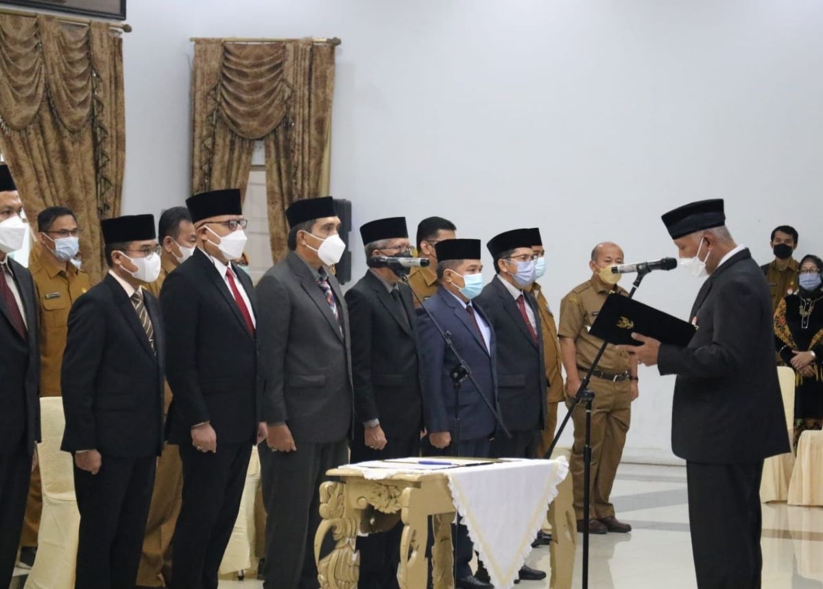 Berita Sumbar terbaru dan terkini hari ini: Sembilan pejabat eselon II Pemprov Sumbar dilantik oleh Gubernur Sumbar Mahyeldi. 