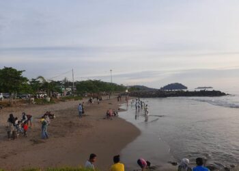 Langggam.id-pengunjung Pantai Padang