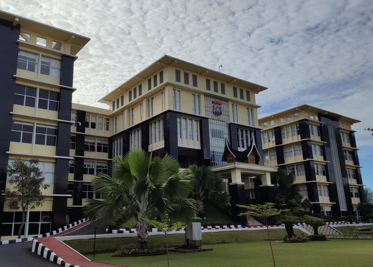 Berita Sumbar terbaru dan terkini hari ini: Polda Sumbar melimpahkan kasus investasi bodong mukena dan selendang ke Kejati Sumbar.