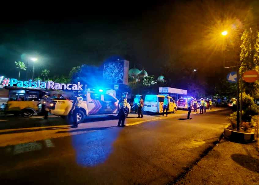 Berita Pessel - berita Sumbar terbaru dan terkini hari ini: Dalam razia di Pessel itu, 38 kendaraan diamankan, empat di antaranya truk ODOL.