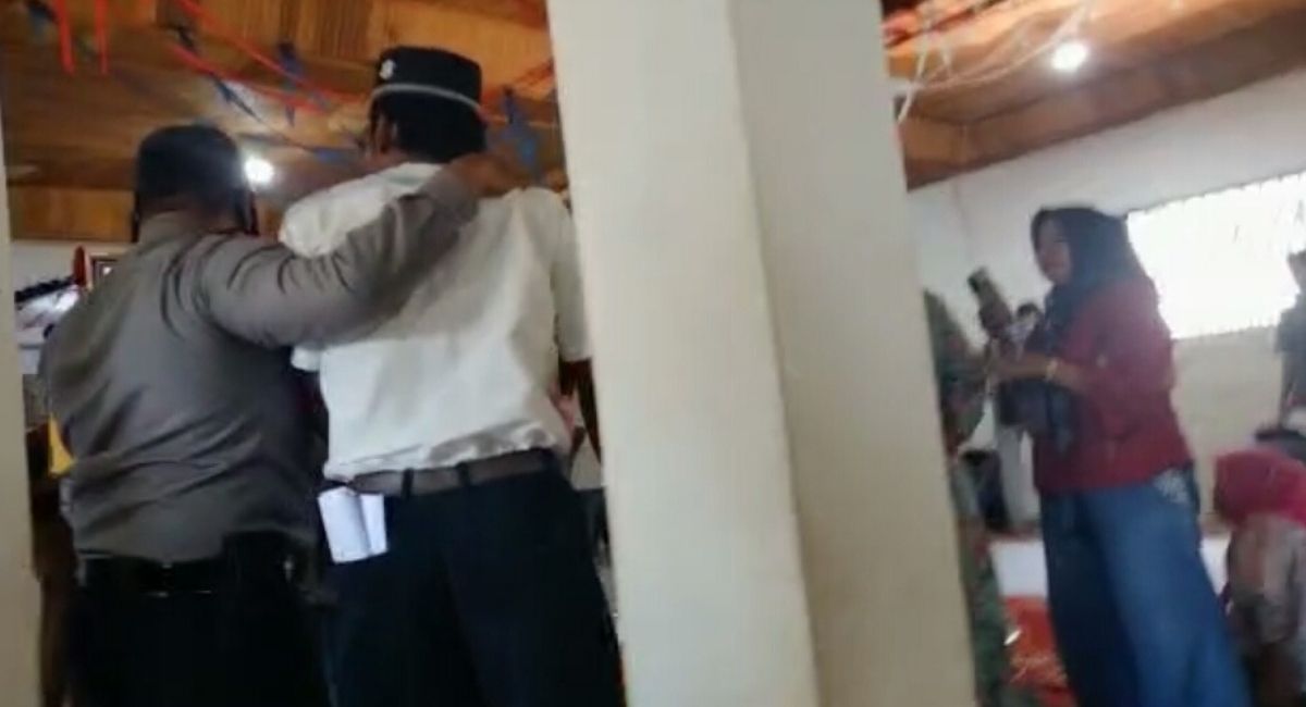 beredar-video-pemilihan-ulang-bamus-berujung-ricuh-di-pesisir-selatan