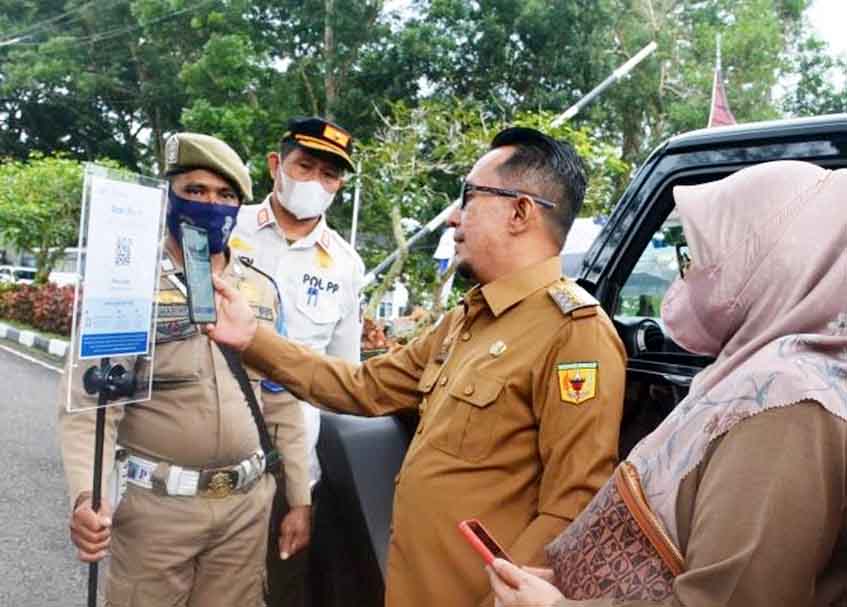 Berita Tanah Datar - berita Sumbar terbaru dan terkini hari ini: Scan QR PeduliLindungi juga bakal diterapkan di kecamatan dan nagari.