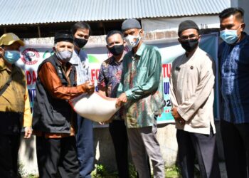 Bantuan sembako yang diberikan PT Semen Padang kepada masyarakat. (Foto: dok humas)