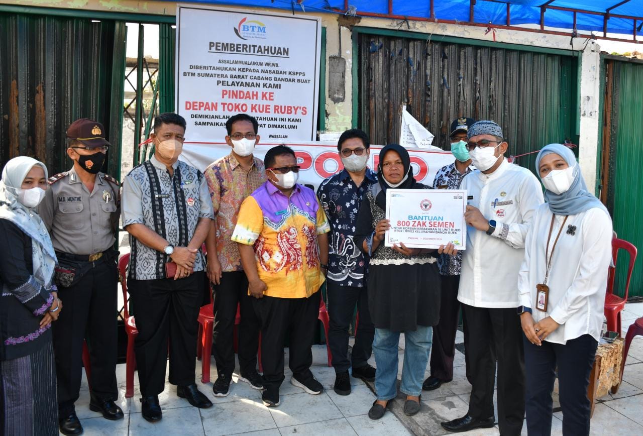 Semen Padang Bantu Korban Kebakaran Bandar Buat 800 Sak Semen