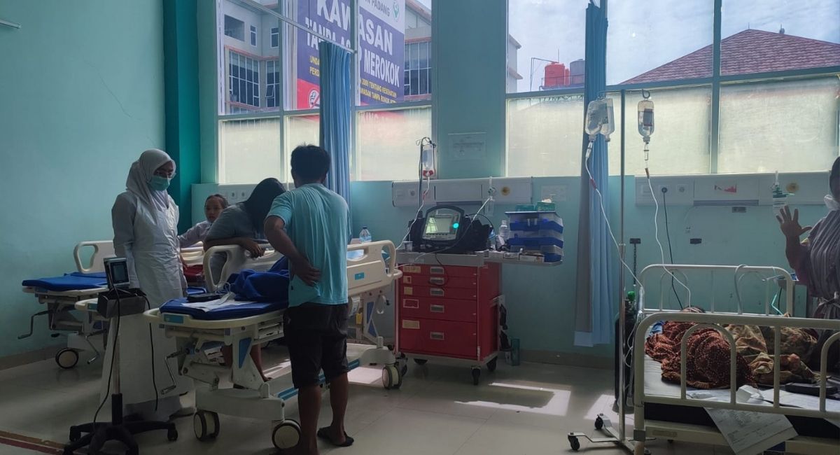 Tak Hanya Puluhan Siswa, Ibu Hamil Diduga Turut Keracunan di Padang