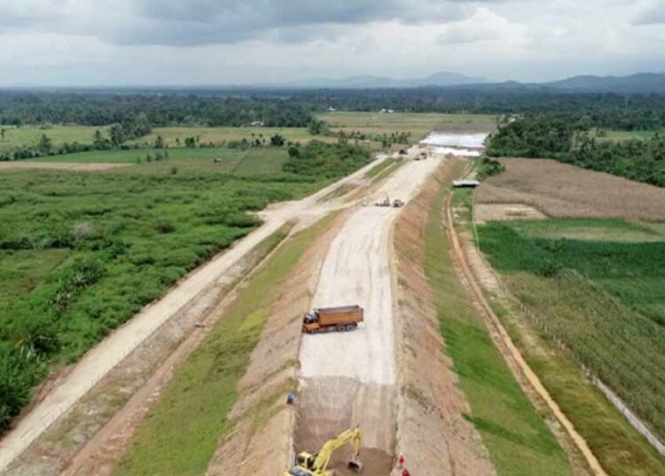 Langgam.id - Kejaksaan Agung (Kejagung) RI terus meneliti dugaan korupsi proyek pembangunan Jalan Tol Padang-Pekanbaru.