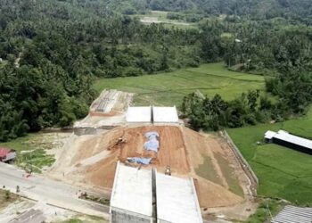 Langgam.id - Anggota Komisi VI DPR RI, Andre Rosiade mendukung penuh pembangunan Tol Padang-Pekanbaru yang saat ini masih terhenti.