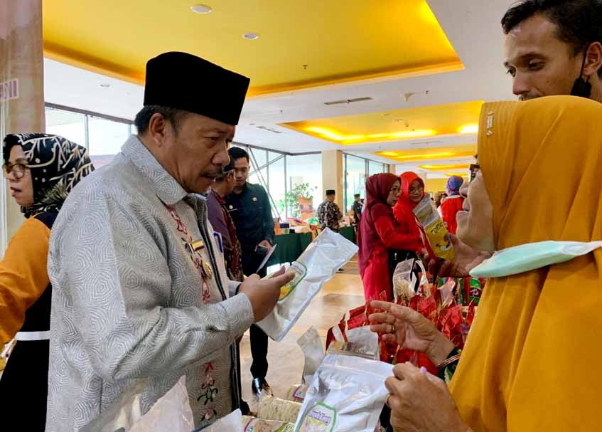 Berita Agam - berita Sumbar terbaru dan terkini hari ini: Selama pandemi, UMKM di Kabupaten Agam terkendala pemasaran online.