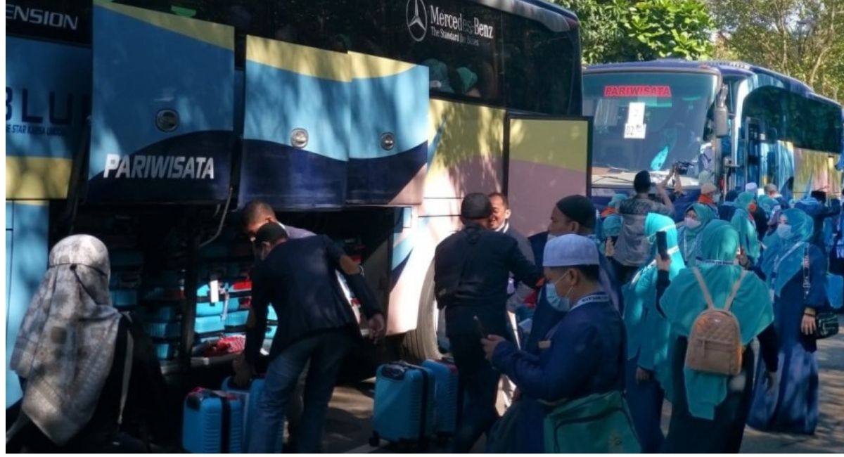 Sempat Tertunda, 419 Jamaah Umrah Perdana Berangkat ke Tanah Suci
