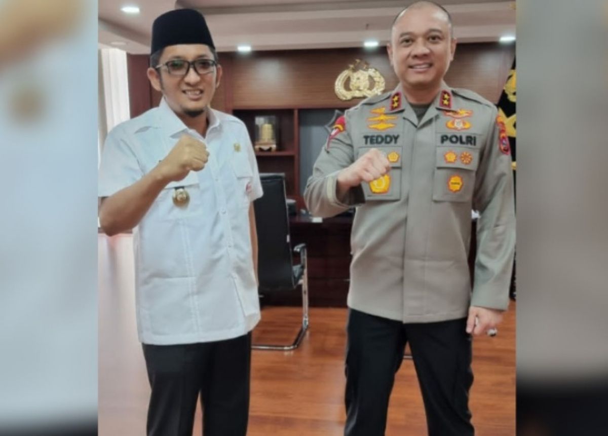 Berita Padang - berita Sumbar terbaru dan terkini hari ini: Kapolda Sumbar Irjen Teddy Minahasa Putra puji capaian vaksinasi Pemko Padang.