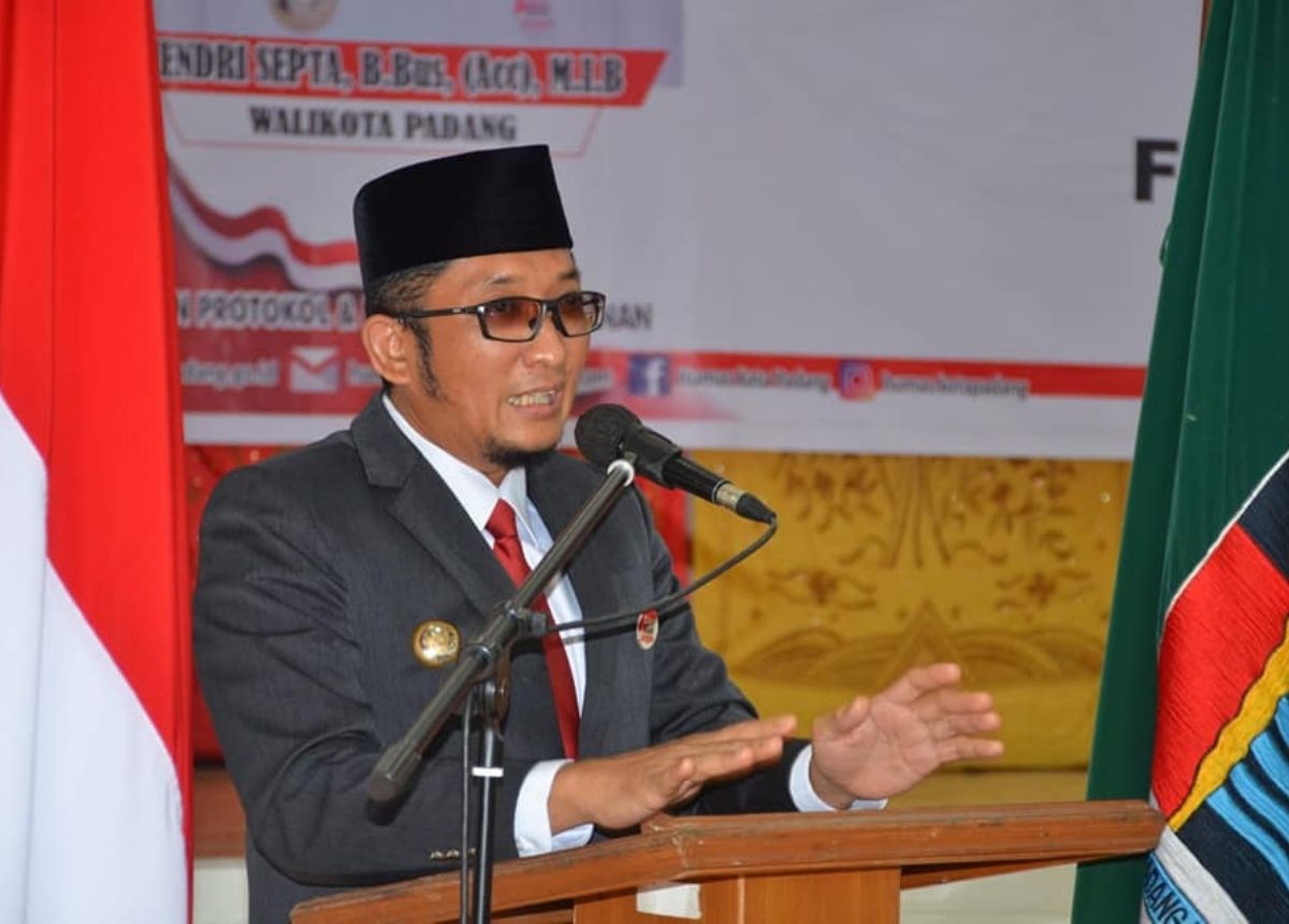 Berita Padang - berita Sumbar terbaru dan terkini hari ini: Pengamat menilai Wali Kota Padang Hendri Septa sengaja kekosongan wawako.