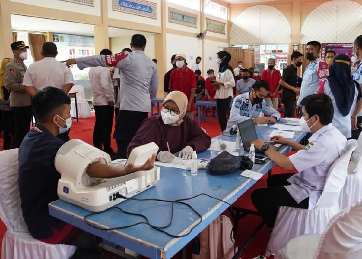 Rutan Kelas II B Padang Panjang menjadi tempat dilaksanakannnya vaksinasi booster (dosis ketiga) perdana di kota tersebut pada Rabu.